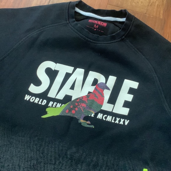 Staples sweatshirt short sleeve size medium - Picture 2 of 5